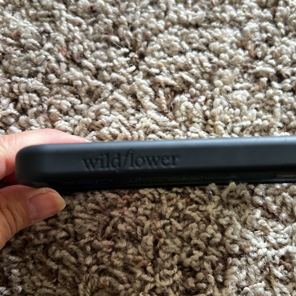 Wildflower Limited Edition iPhone Xr Case - Picture 5 of 5